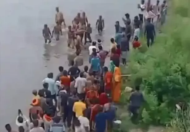 मछली के चक्कर में किशोर ने ऐसे गंवा दी जान- मचा परिजनों में कोहराम मछली के चक्कर में किशोर ने ऐसे गंवा दी जान- मचा परिजनों में कोहराम