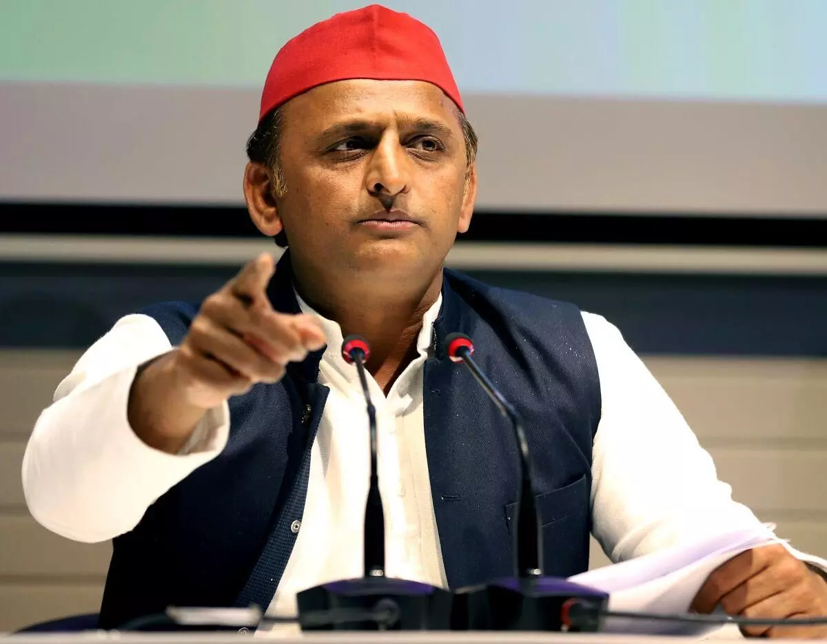 अखिलेश ने बोला हमला- जमीनों पर है भाजपा की नजर