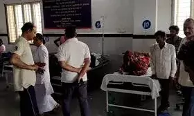 बारिश से बचने के लिए ढाबे पर रुके श्रद्धालु-दीवार गिरने से महिला की मौत