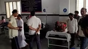 बारिश से बचने के लिए ढाबे पर रुके श्रद्धालु-दीवार गिरने से महिला की मौत