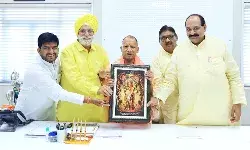 CM योगी से लखनऊ में मिले नेता - मुजफ्फरनगर आने का दिया निमंत्रण