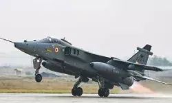 वायु सेना का जगुआर लड़ाकू विमान दुर्घटनाग्रस्त- दोनों पायलट की मौत वायु सेना का जगुआर लड़ाकू विमान दुर्घटनाग्रस्त- दोनों पायलट की मौत