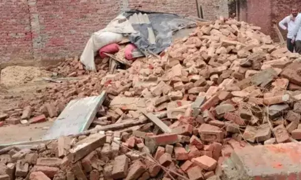 बारिश के दौरान हादसा- टीन शेड की दीवार गिरने से दबा दंपति- पति की मौत
