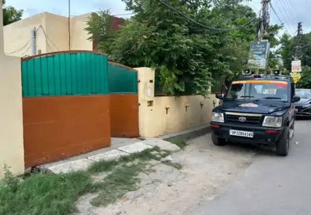 AC के बहाने घर में घुसे बदमाशों ने अफसर की पत्नी का गला रेता-गहने ..