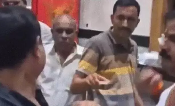 कैंटीनकर्मी की कुटाई करने वाले विधायक के खिलाफ दर्ज होगा मुकदमा