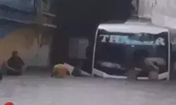 अंडरपास में स्टूडेंट से भरी बस डूबी- घंटे भर तक पानी में फंसे रहे.... अंडरपास में स्टूडेंट से भरी बस डूबी- घंटे भर तक पानी में फंसे रहे....