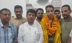 रिक्शा चालक और श्रमिक परिवारों के बेटों ने NEET में रच दिया इतिहास रिक्शा चालक और श्रमिक परिवारों के बेटों ने NEET में रच दिया इतिहास