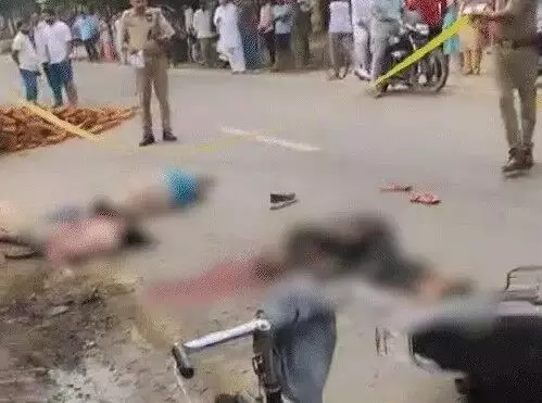 काल बनकर दौड़ रही ट्रैक्टर ट्रॉली की टक्कर से तीन युवकों की मौत काल बनकर दौड़ रही ट्रैक्टर ट्रॉली की टक्कर से तीन युवकों की मौत
