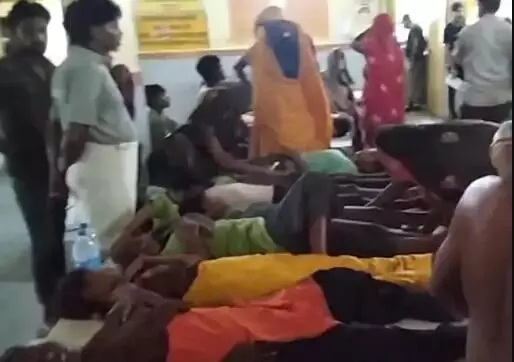 मजदूरों को लेकर जा रही मैक्स बेकाबू होकर पलटी-हादसे के वक्त 28 मजदूर..