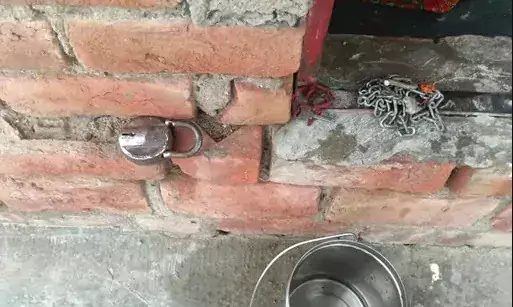 भगवान के घर चोरों का धावा- मंदिर में घुसे चोरों ने दर्जनों घंटे उडाये