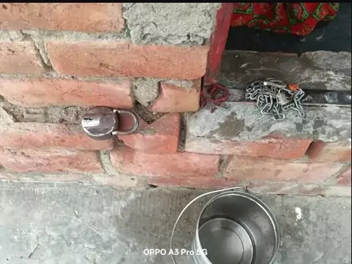 भगवान के घर चोरों का धावा- मंदिर में घुसे चोरों ने दर्जनों घंटे उडाये