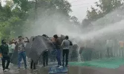 करणी सेना का बवाल- पुलिस ने छोड़े आंसू गैस के गोले- चलाई वाटर कैनन करणी सेना का बवाल- पुलिस ने छोड़े आंसू गैस के गोले- चलाई वाटर कैनन