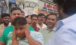 मराठी को लेकर कुटाई जारी- अब आई ऑटो ड्राइवर की बारी मराठी को लेकर कुटाई जारी- अब आई ऑटो ड्राइवर की बारी