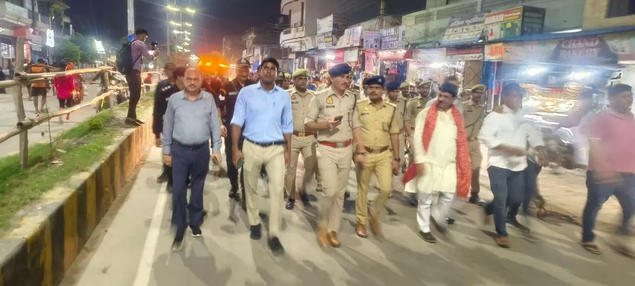 पुलिस- ATS - RAF के साथ मंत्री कपिल ने कांवड़ मार्ग पर किया फ्लैग मार्च पुलिस- ATS - RAF के साथ मंत्री कपिल ने कांवड़ मार्ग पर किया फ्लैग मार्च