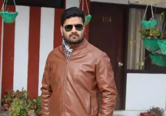 कलेक्ट्रेट कर्मी पर नहाते वक्त मौत का झपट्टा- मग से पानी डालते ही.. कलेक्ट्रेट कर्मी पर नहाते वक्त मौत का झपट्टा- मग से पानी डालते ही..