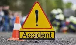 सड़क हादसे में मां-बेटे की मौत, चार हुए घायल सड़क हादसे में मां-बेटे की मौत, चार हुए घायल