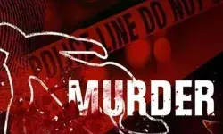 महिला की चप्पल, दुपट्टा और टूटी हुई चूड़ियां मौके पर- बेरहमी से हत्या