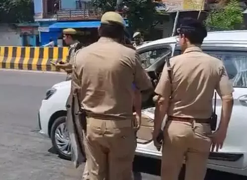 कार की टक्कर से टूटी कांवड़- पुलिस ने नया जल देकर किया मामला शांत