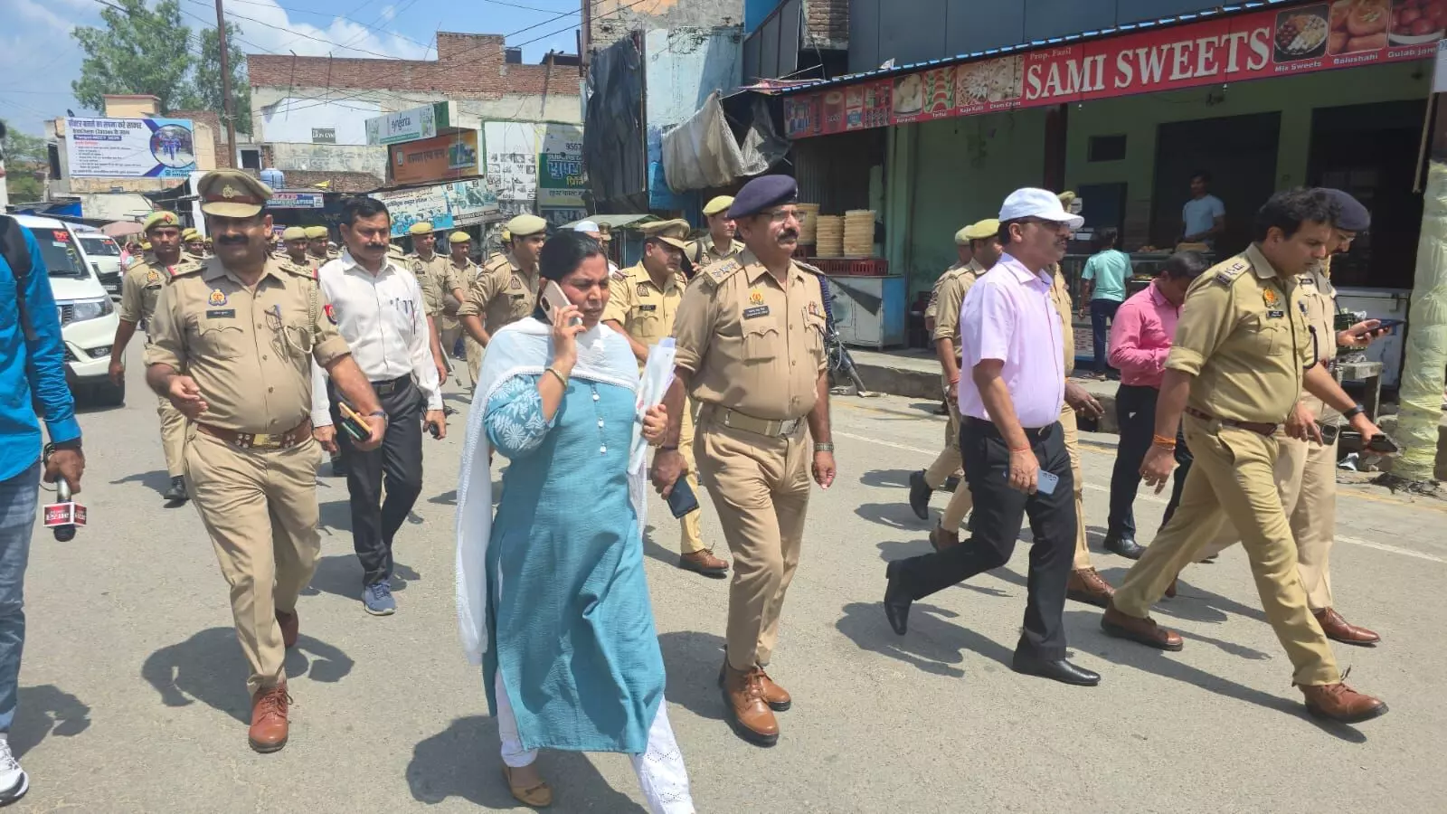 DM-SSP ने कांवड़ मार्ग का किया निरीक्षण, पैदल फ्लैग मार्च कर...