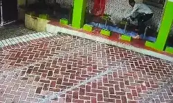 अल्लाह के घर में घुसा चोर- कुछ नहीं मिला तो टोंटी पर ही कर दिया हाथ साफ