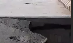 बारिश ने खोली सड़क की मजबूती की पोल- उद्घाटन से पहले ही बह गई... बारिश ने खोली सड़क की मजबूती की पोल- उद्घाटन से पहले ही बह गई...