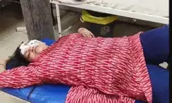 अचानक ब्रेक लगाने से हादसा- जेसीबी से टकराई कार- वृंदावन दर्शन को.. अचानक ब्रेक लगाने से हादसा- जेसीबी से टकराई कार- वृंदावन दर्शन को..