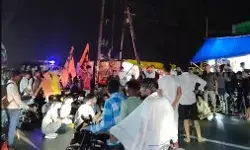 आश्रम का गेट नहीं खुलने से नाराज कांवड़ियों ने हाईवे किया जाम आश्रम का गेट नहीं खुलने से नाराज कांवड़ियों ने हाईवे किया जाम