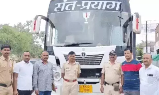अल्ताफ के साथ जा रही महिला ने चलती बस में बच्चे दिया जन्म और बाहर..