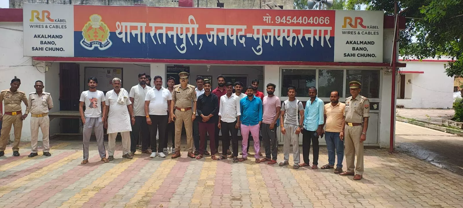DIG व SSP ने डाक कांवड़ संघों के साथ गोष्ठी कर मांगा सहयोग DIG व SSP ने डाक कांवड़ संघों के साथ गोष्ठी कर मांगा सहयोग