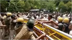 बीजद कार्यकर्ताओं और पुलिस के बीच झड़प, कई हुए घायल