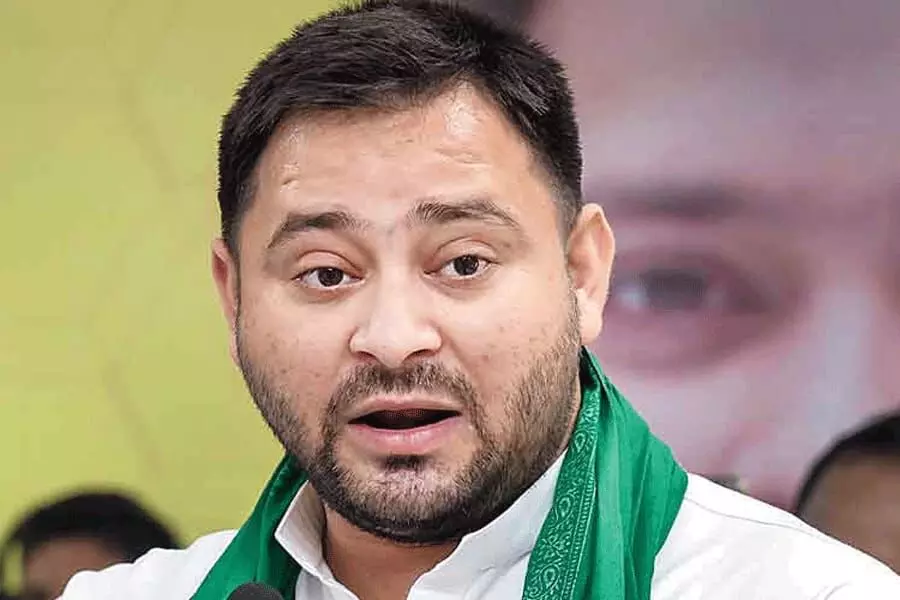 आयोग के सहारे वोटरों के नाम सूची से हटवाने की साजिश रच रही BJP-तेजस्वी आयोग के सहारे वोटरों के नाम सूची से हटवाने की साजिश रच रही BJP-तेजस्वी