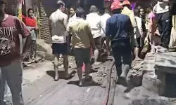 धमाकों के बीच घर में भयंकर आग- पड़ोसियों ने भागकर बचाई जान- 2 लोगों.. धमाकों के बीच घर में भयंकर आग- पड़ोसियों ने भागकर बचाई जान- 2 लोगों..