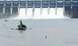 भारी बारिश से नदी का जलस्तर खतरे के निशान के पास- अलर्ट जारी भारी बारिश से नदी का जलस्तर खतरे के निशान के पास- अलर्ट जारी