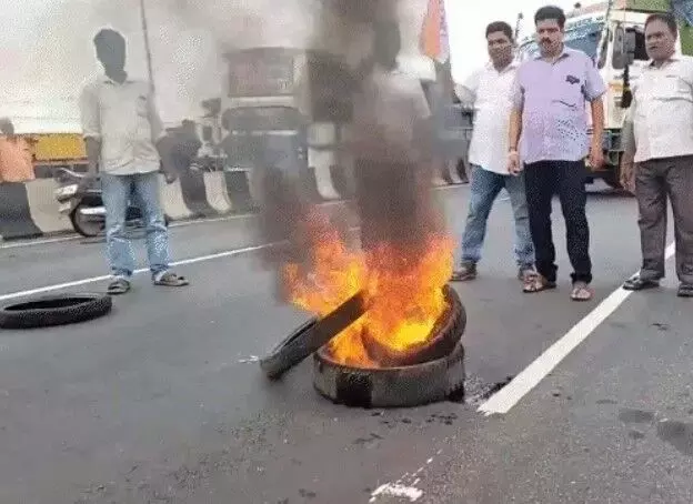 छात्रा का आत्मदाह-विपक्ष का बंद- रोकी ट्रेन-बसों का चक्का जाम- सडकों..