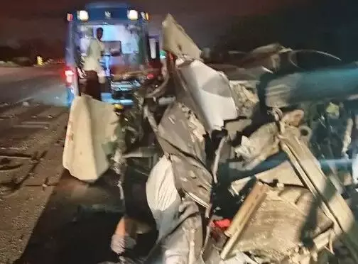 हाईवे पर डिवाइडर पार कर दूसरी गाड़ी से टकराई कार- मौके पर चली गई.. हाईवे पर डिवाइडर पार कर दूसरी गाड़ी से टकराई कार- मौके पर चली गई..