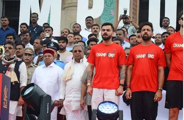 RCB पर फूटा बेंगलुरु भगदड़ का ठीकरा- विराट कोहली का भी नाम RCB पर फूटा बेंगलुरु भगदड़ का ठीकरा- विराट कोहली का भी नाम