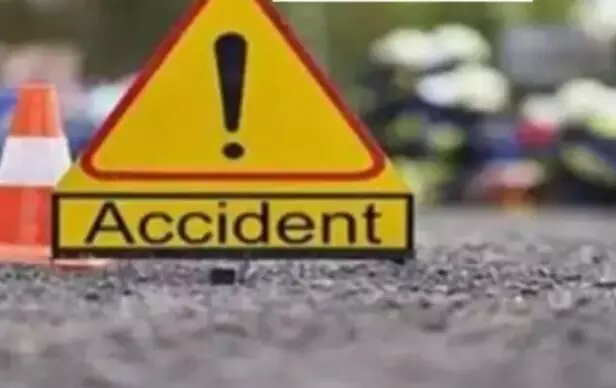 भिड़ंत के बाद नहर में गिरी कार एवं बाईक- सात लोगों की जान जाने से.. भिड़ंत के बाद नहर में गिरी कार एवं बाईक- सात लोगों की जान जाने से..