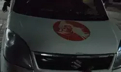 कांवड़ियों के लिए आरक्षित लेन में फर्राटा भर रही वैगन आर सीज कांवड़ियों के लिए आरक्षित लेन में फर्राटा भर रही वैगन आर सीज