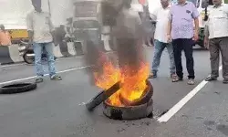 छात्रा का आत्मदाह-विपक्ष का बंद- रोकी ट्रेन-बसों का चक्का जाम- सडकों..