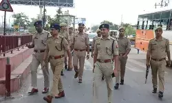कांवड़ यात्रा- SSP ने खुद संभाली कमान- 21 किलोमीटर पैदल चलकर.. कांवड़ यात्रा- SSP ने खुद संभाली कमान- 21 किलोमीटर पैदल चलकर..