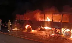 बाइक के साथ टक्कर के बाद बस में लगी आग- सवारियों में चीख पुकार बाइक के साथ टक्कर के बाद बस में लगी आग- सवारियों में चीख पुकार