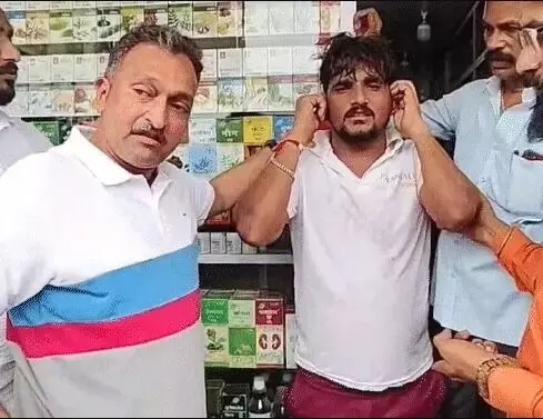 मराठी को लेकर मनसे का हिंदी भाषियों से मारपीट का नंगा नाच जारी मराठी को लेकर मनसे का हिंदी भाषियों से मारपीट का नंगा नाच जारी