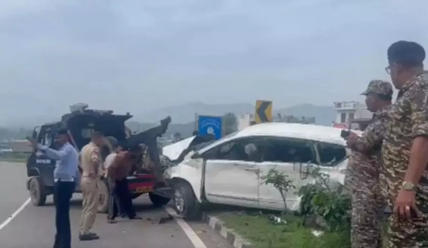 तेज रफ्तार ट्रक ने कार में मारी टक्कर- पांच अमरनाथ तीर्थ यात्री.. तेज रफ्तार ट्रक ने कार में मारी टक्कर- पांच अमरनाथ तीर्थ यात्री..