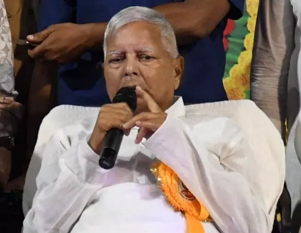 जमीन के बदले नौकरी घोटाला- लालू यादव को कोर्ट का सुप्रीम झटका जमीन के बदले नौकरी घोटाला- लालू यादव को कोर्ट का सुप्रीम झटका