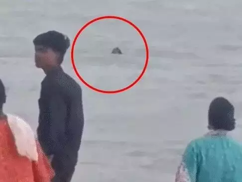 जानलेवा बन गई REEL- वीडियो बनाते समय गंगा में समाया किशोर