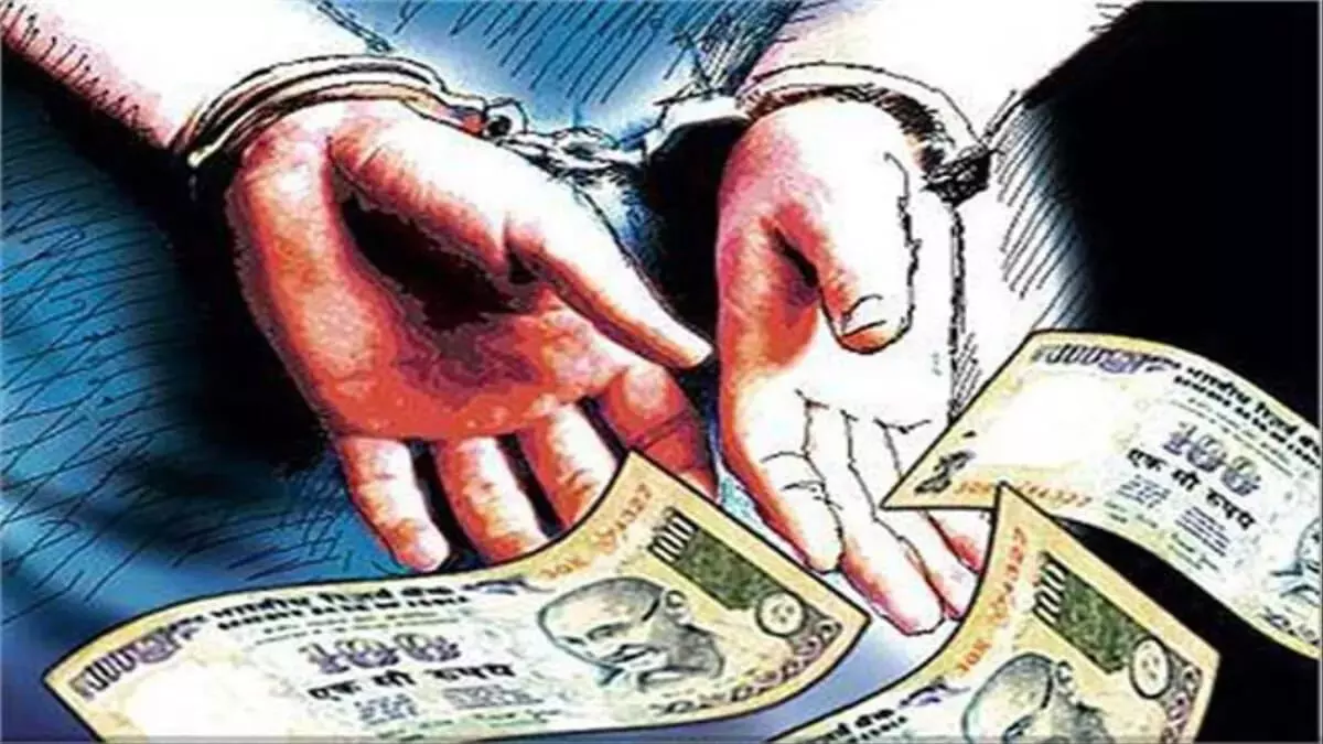 25 हजार की रिश्वत लेते दरोगा अरेस्ट- जानिए रिश्वत लेने की वजह 25 हजार की रिश्वत लेते दरोगा अरेस्ट- जानिए रिश्वत लेने की वजह
