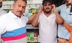 मराठी को लेकर मनसे का हिंदी भाषियों से मारपीट का नंगा नाच जारी मराठी को लेकर मनसे का हिंदी भाषियों से मारपीट का नंगा नाच जारी