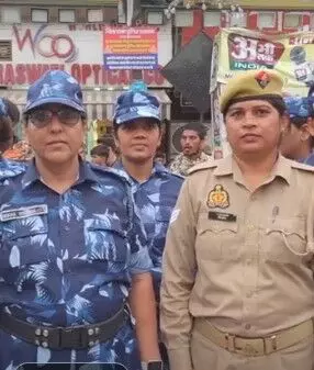 डिवाइडर से टकराई गाड़ी- RAF की दर्जनों महिला जवान घायल डिवाइडर से टकराई गाड़ी- RAF की दर्जनों महिला जवान घायल