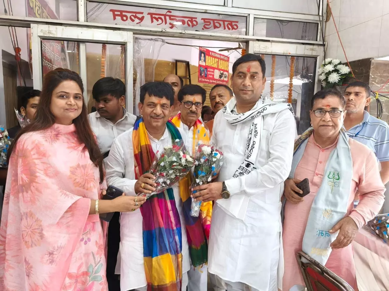 शिव चौक पर मंत्रियों ने कांवड़ियों पर की पुष्प वर्षा- शिविरों में....