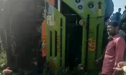 बेकाबू हुई तेज रफ्तार रोडवेज बस तालाब में पलटी- ड्राइवर कूदकर फरार बेकाबू हुई तेज रफ्तार रोडवेज बस तालाब में पलटी- ड्राइवर कूदकर फरार